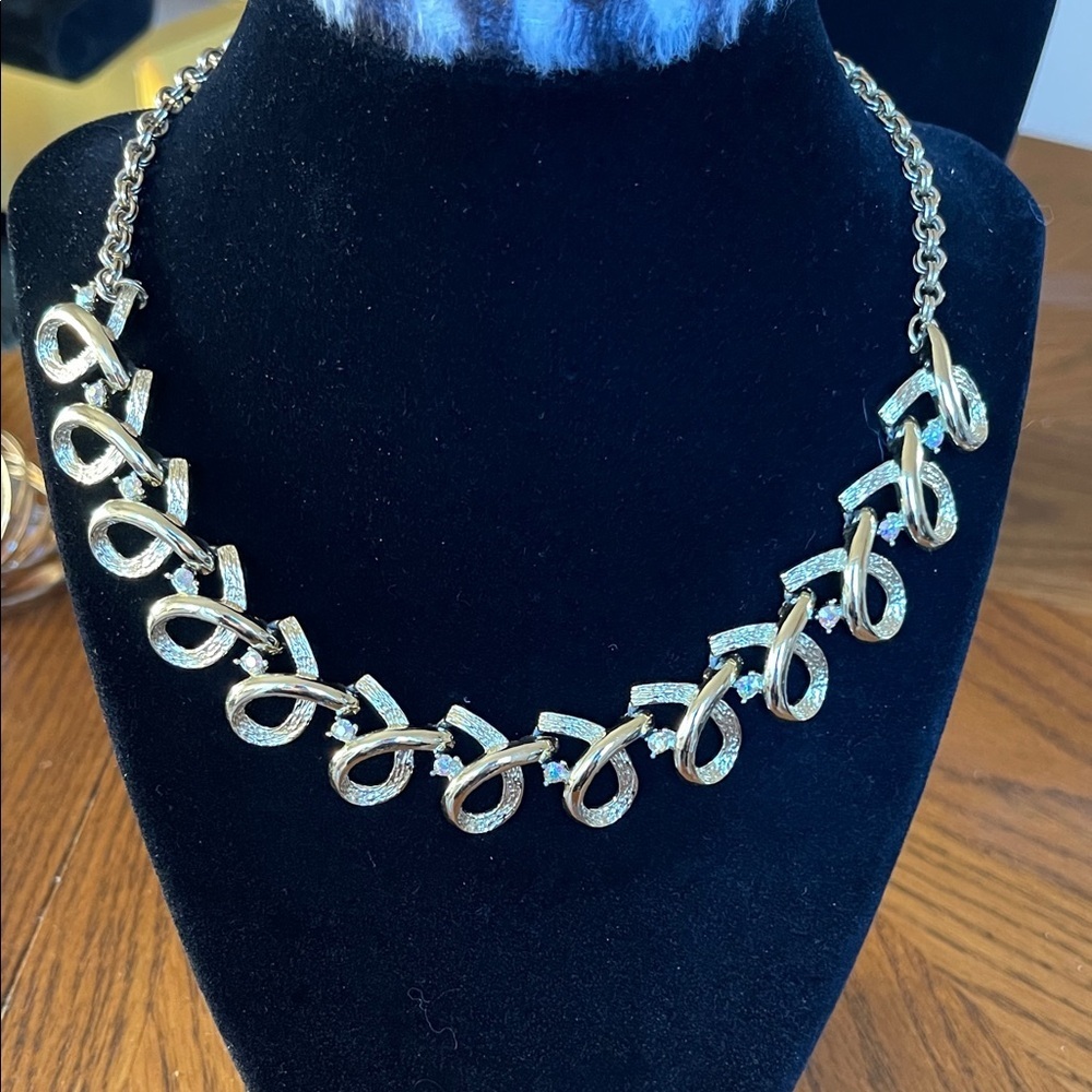 Elegant Gold Necklace with gold Accents